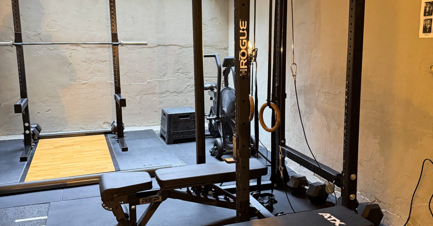 Squat rack en olympisch platform bij SculptClub
